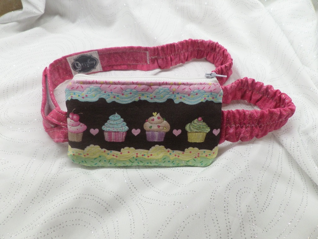 Cute Cupcake Insulin Pump Case with Icing Border | pump pack - Click Image to Close