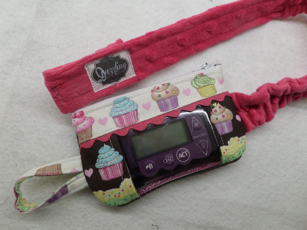 Window Optional Insulin Pump Case with Cupcakes - Click Image to Close