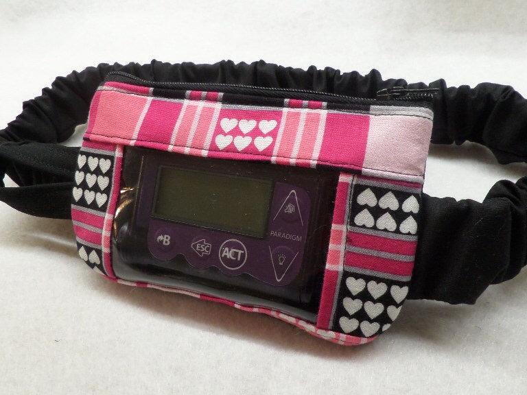 Plaid & Heart Insulin Pump Case with Hot Pink Black Grey wht - Click Image to Close