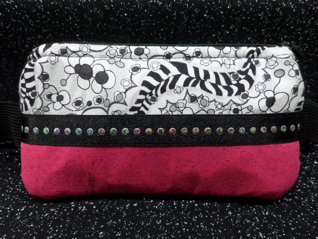 Stylish Insulin Pump Case Licorice in Fizz & Hot Pink Sparkle - Click Image to Close