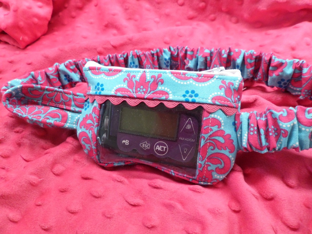 Damask Insulin Pump Pouch in Ht Pink & Turquoise optional window - Click Image to Close