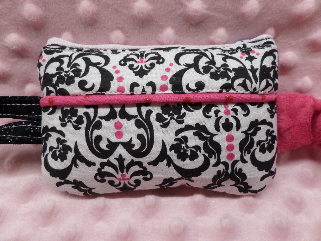 Stylish Insulin Pump Case in Damask & Hot Pink For Girls