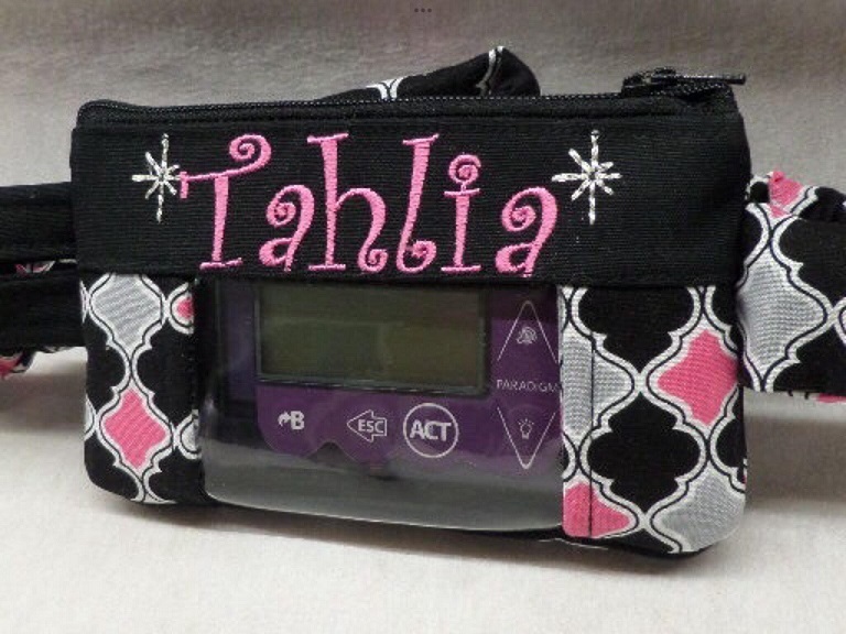 Quatrefoil & Hot Pink Insulin Pump Case with Optional Name - Click Image to Close